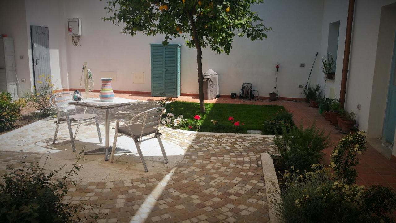B&B-Le Rondini Monserrato Εξωτερικό φωτογραφία